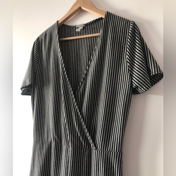 A New Day Black and White Striped Jumpsuit Wide legs and short sleeves size M - Picture 2 of 7